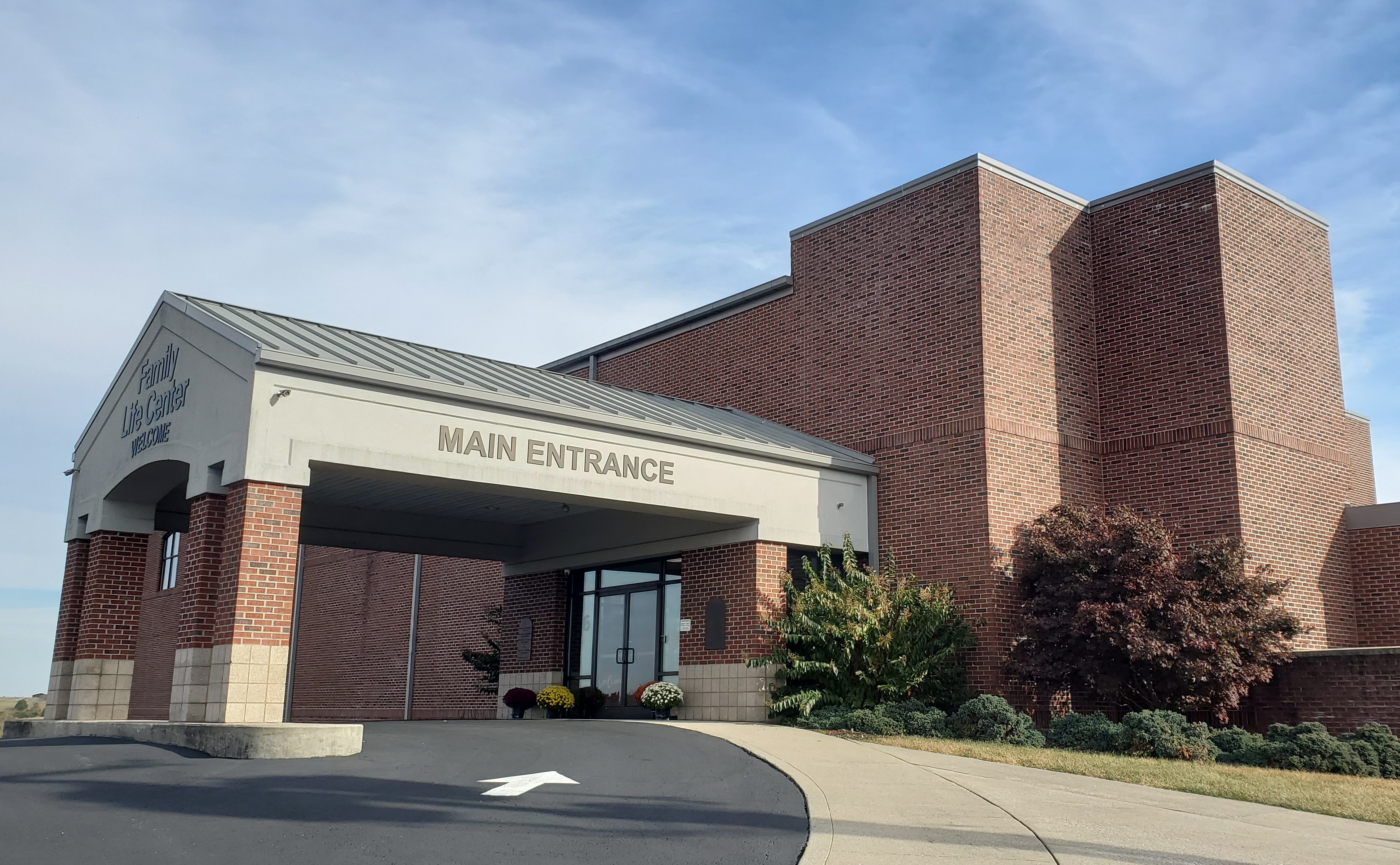 The main entrance of Red House Baptist Church
