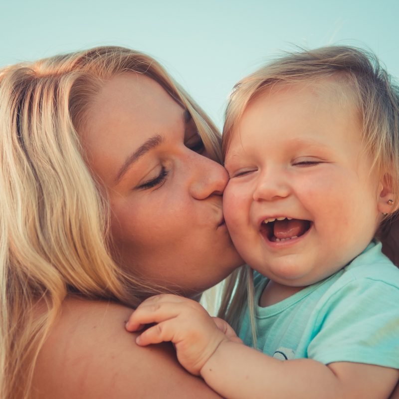 YOMO<BR>Young Motherhood