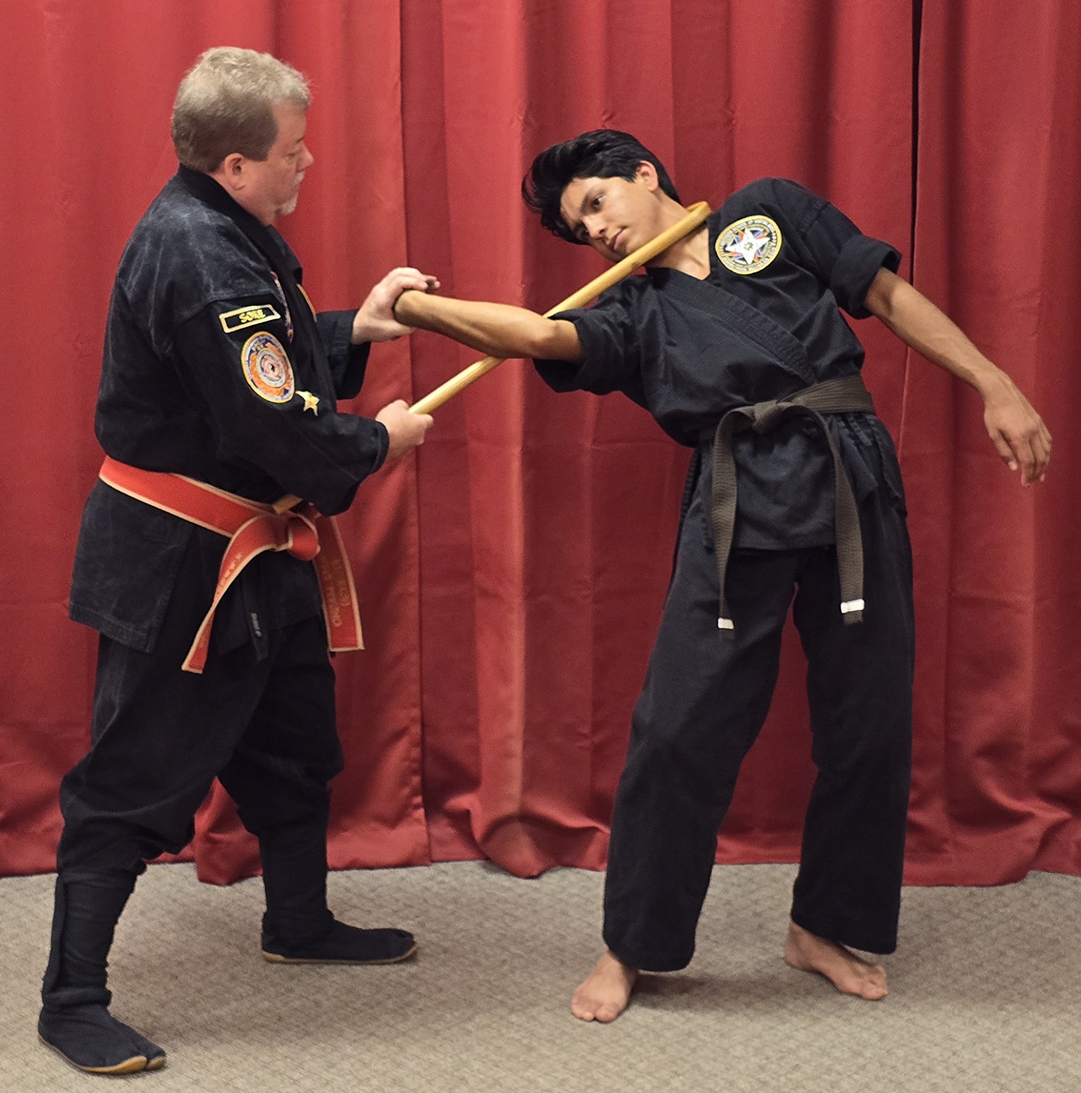 Cane technique locking the arm.