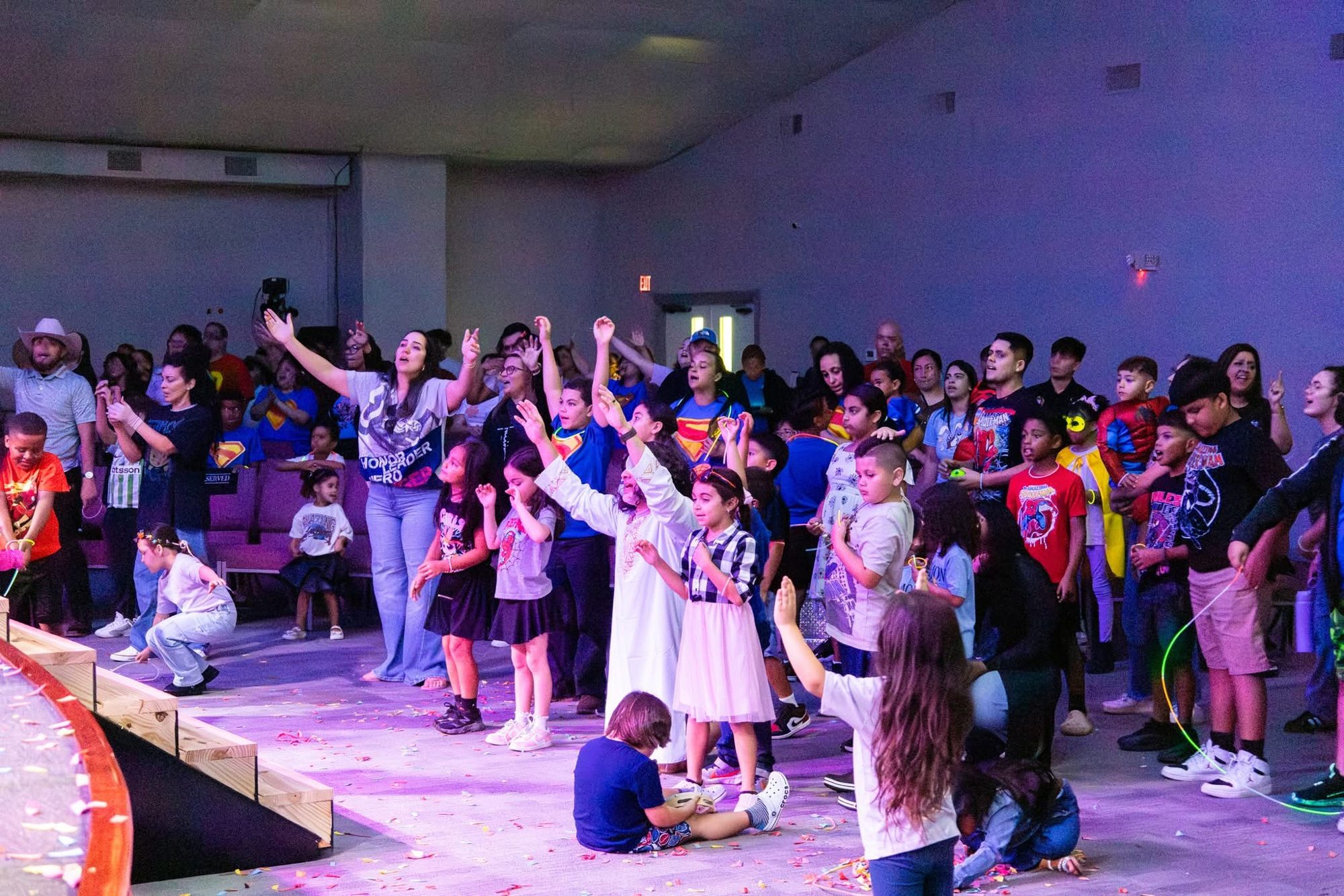 Kids worshiping together at Sinai